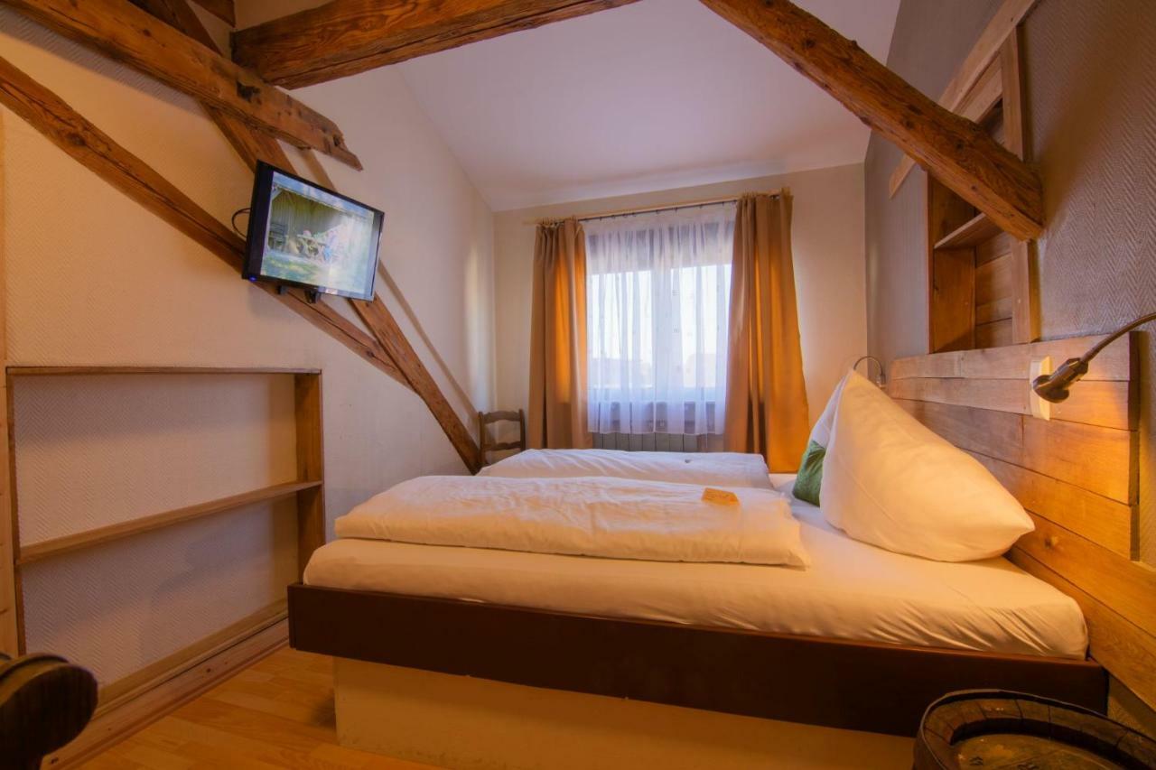 Hotel & Drei Lilien